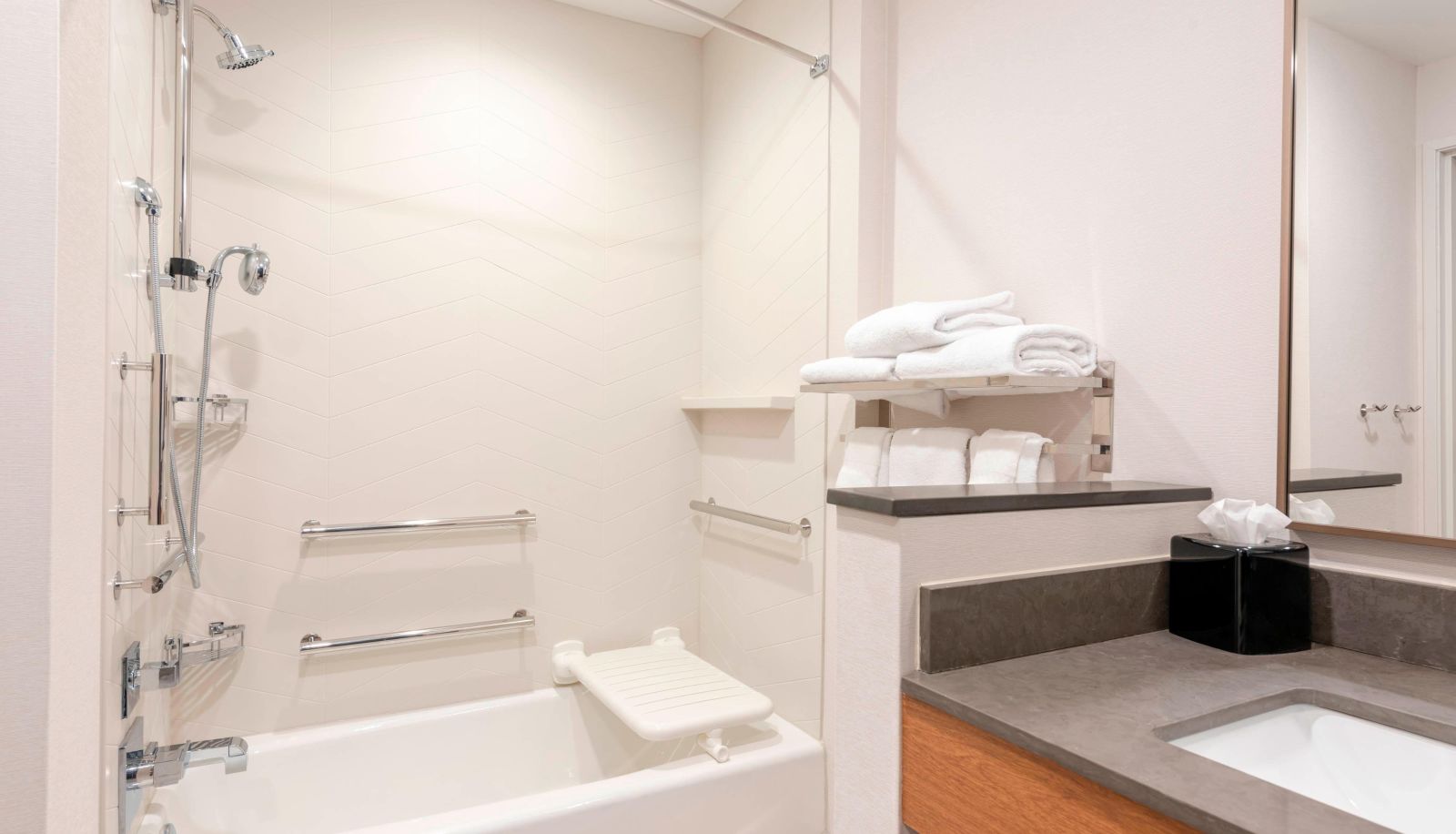 Camera - Fairfield Inn and Suites by Marriott Fair Oaks Farms