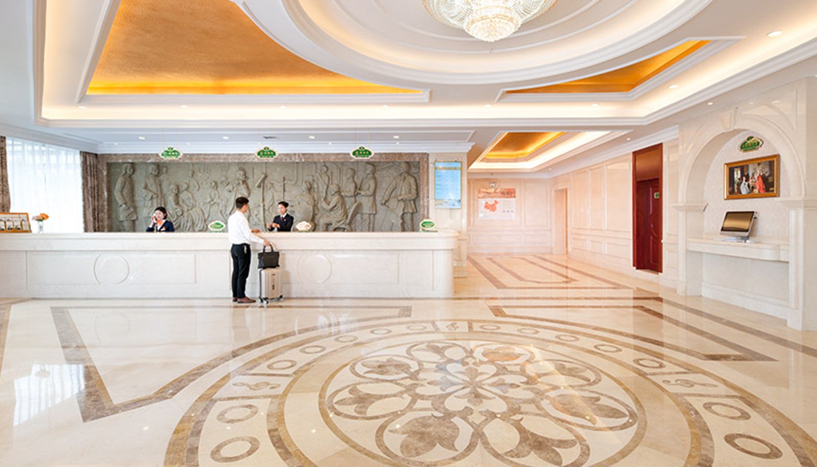 Hall - Vienna Hotel (Ji’an railway station store) Ji'an Railway Station
