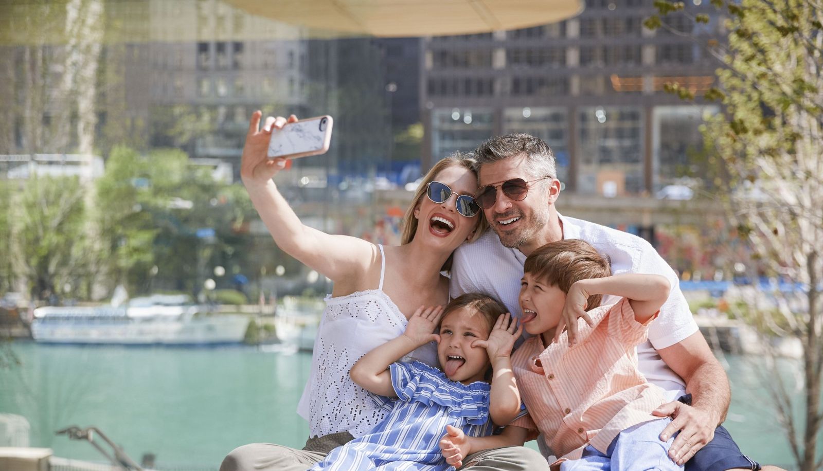 Info - InterContinental Hotels CHICAGO MAGNIFICENT MILE by IHG