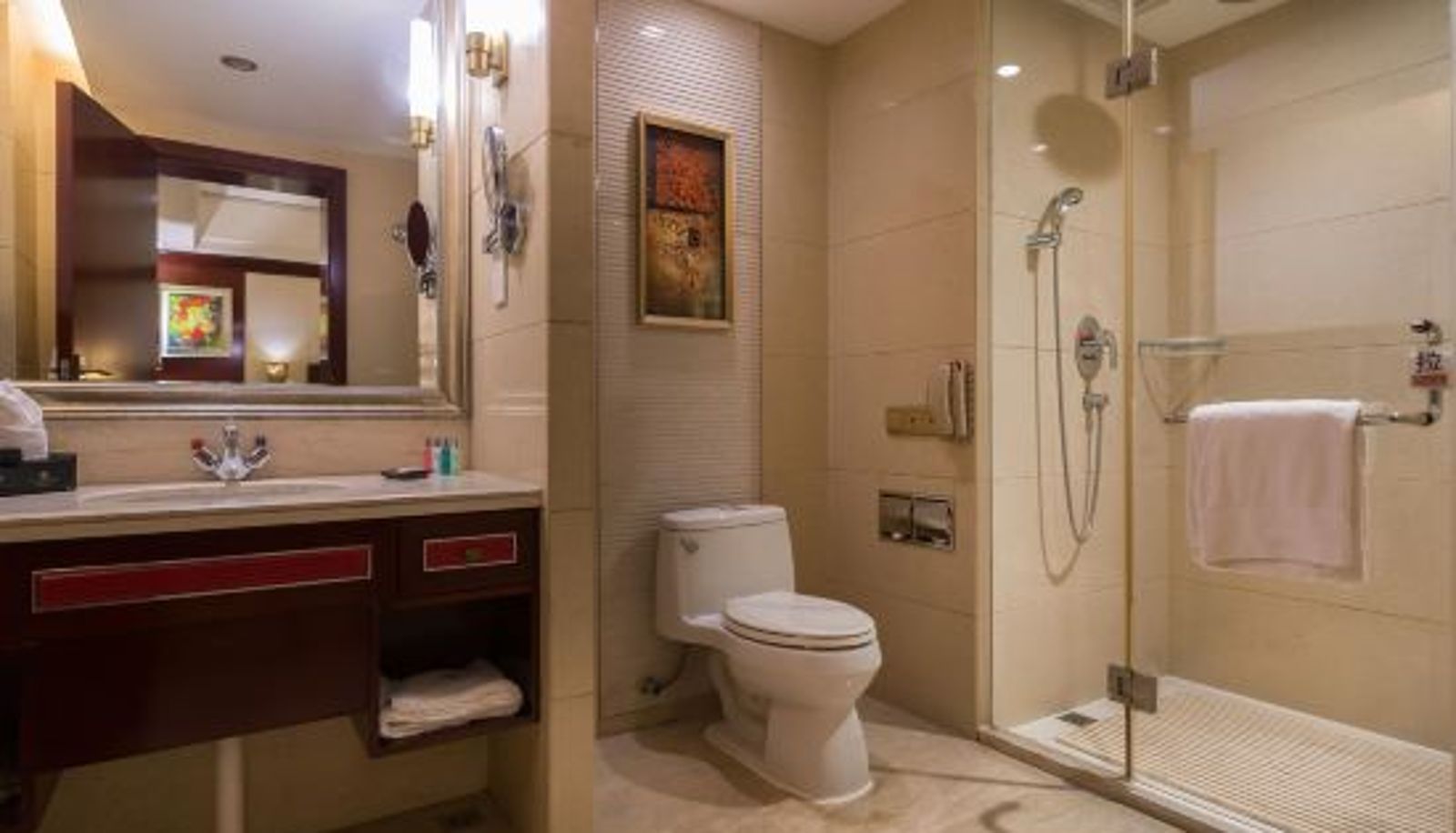 Zimmer - Golden Ray International Hotel