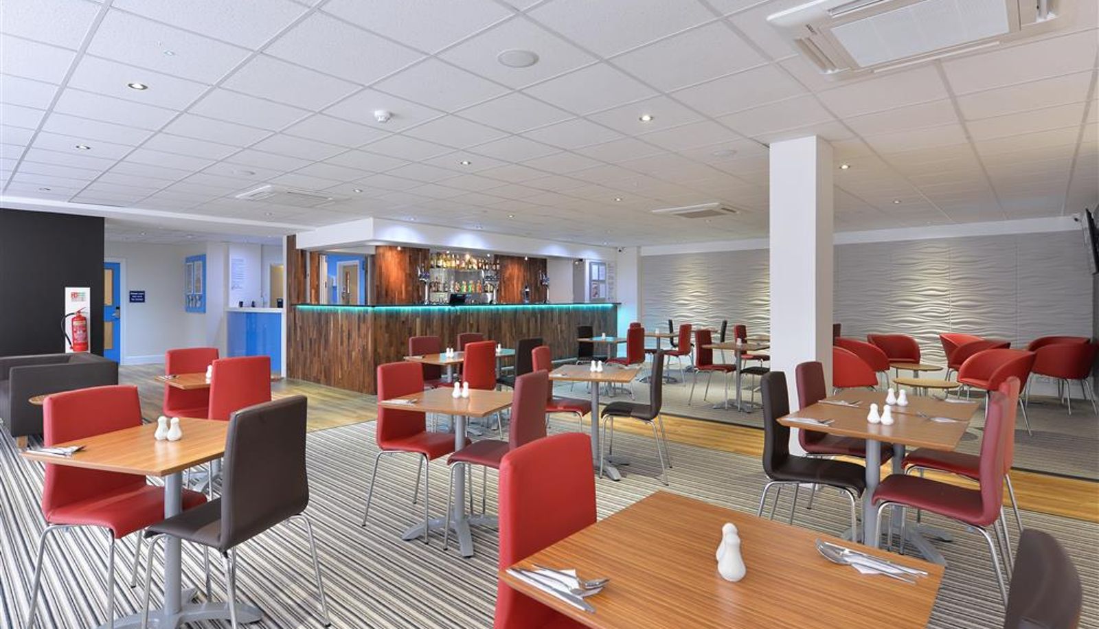 Restaurant - TRAVELODGE LONDON ROMFORD THE QUADRANT