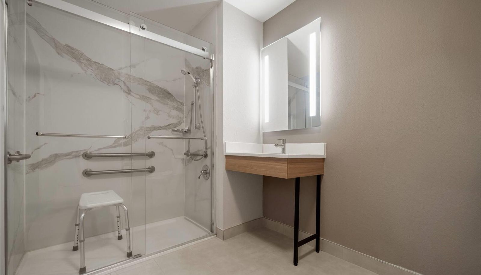 Zimmer - La Quinta Inn & Suites by Wyndham Greenville Woodruff Rd