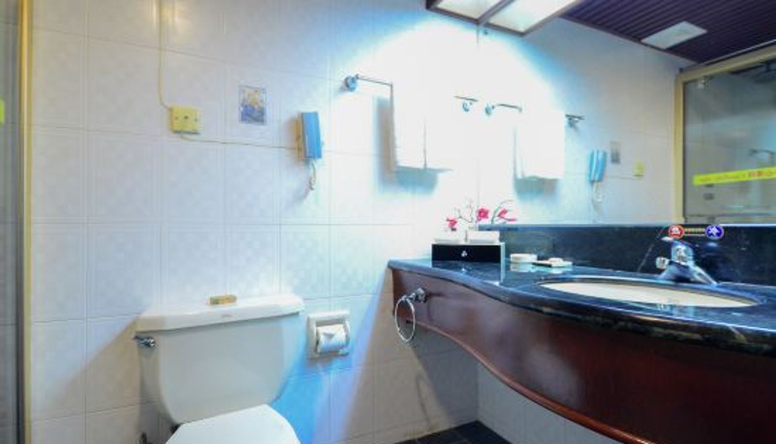 Zimmer - L. Road Grand Hotel