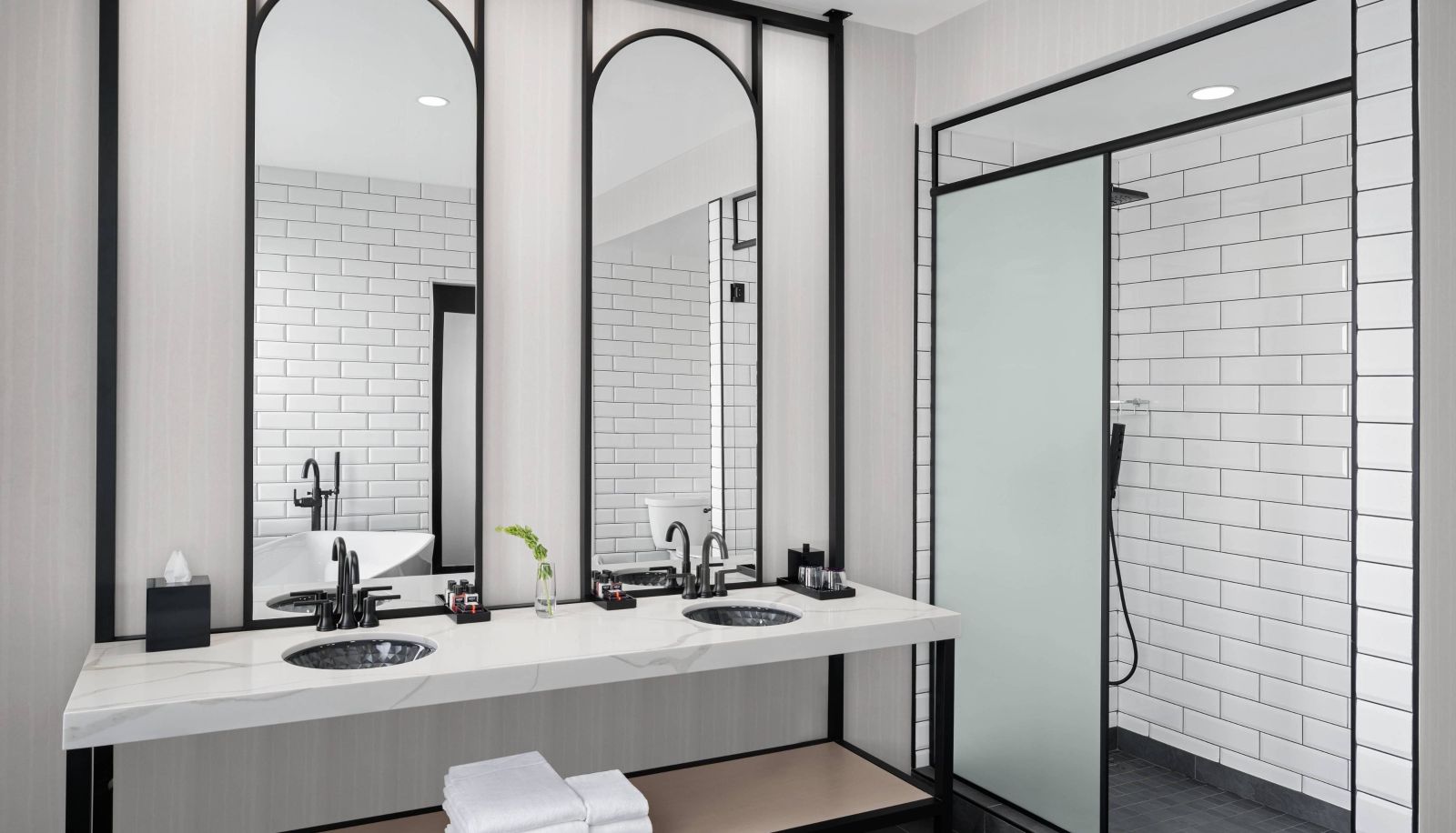 Zimmer - Glass Light Hotel and Gallery Autograph Collection
