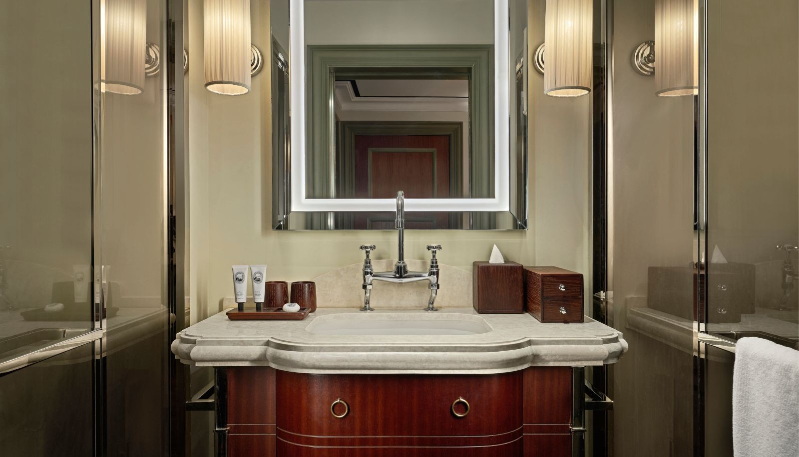 Kamer - Maxwell Reserve SIngapore Autograph Collection