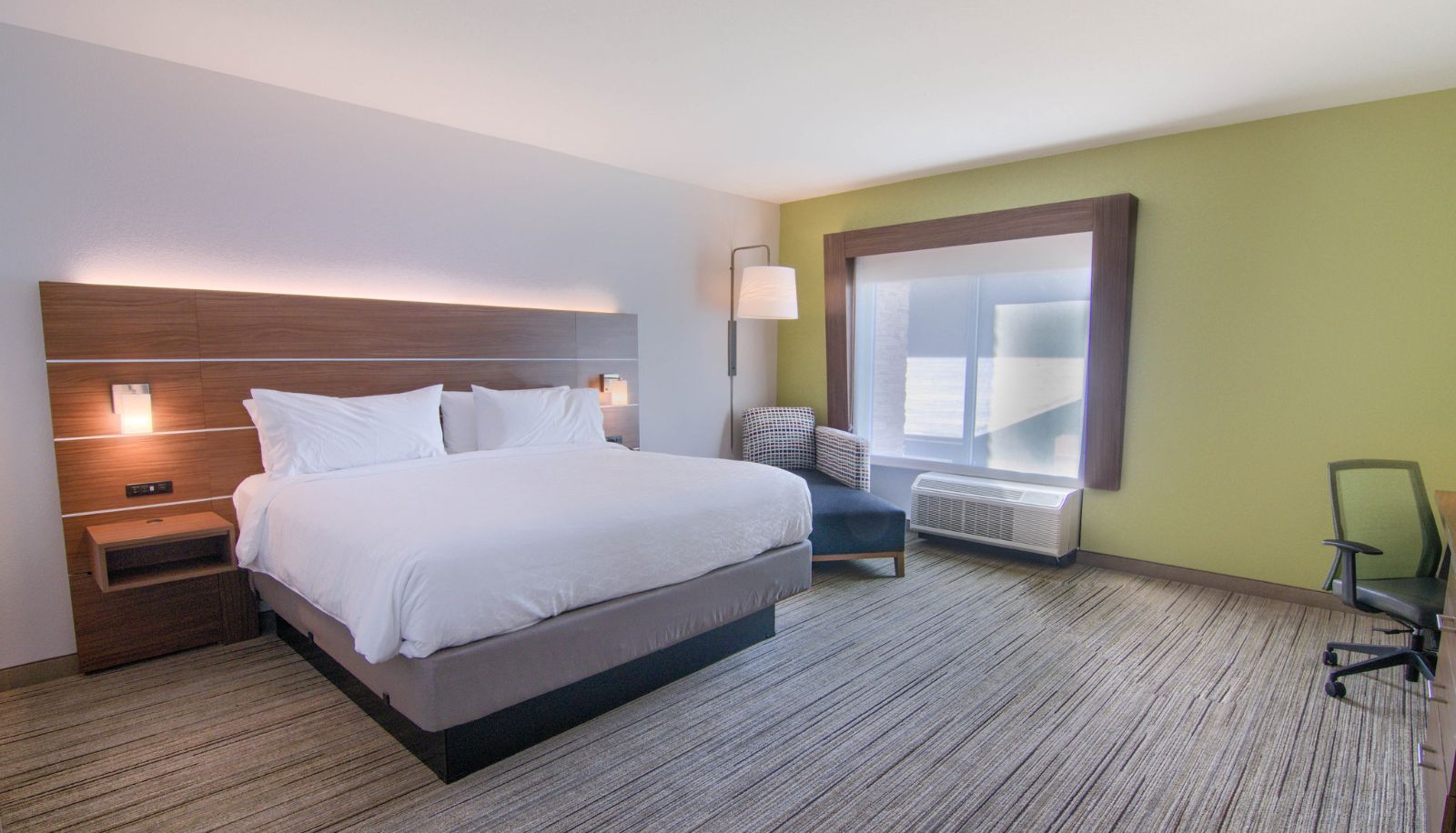 Zimmer - Holiday Inn Express & Suites MOBILE - UNIVERSITY AREA by IHG