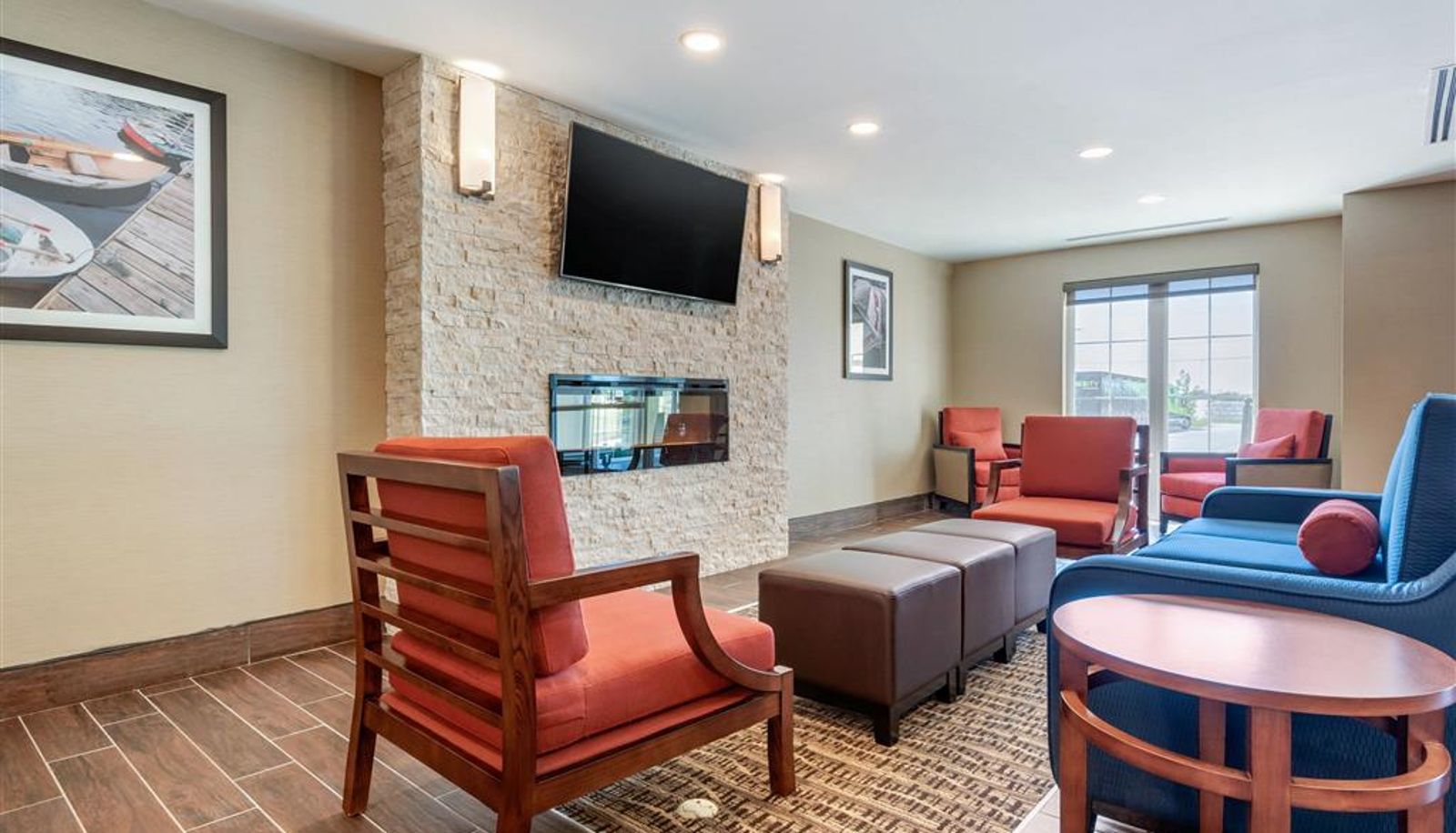 Hall - Comfort Inn & Suites