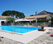 Les Aubuns Country Hotel