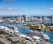 DoubleTree by Hilton Grand Hotel Biscayne Bay