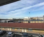 Sandstone Inn and Airport Parking