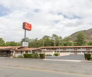 Econo Lodge Inn & Suites