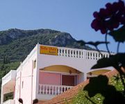 Bella Vista Beach Hotel and Studios