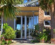 CHRIS BEACON POINT RESTAURANT AND VILLAS