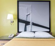 SUPER 8 BRSWK ST SIMON ISLAND