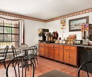 SUPER 8 LEE BERKSHIRES OUTLET