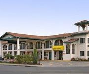 Super 8 Discover Park