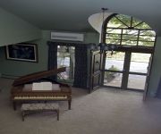 HOLLY THORN HOUSE INN