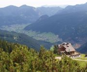 Ferien Urlaub Wandern bei ELFI in Gosau Dachstein Pension