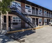 Econo Lodge Inn & Suites