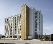 Breaking Business Hotel