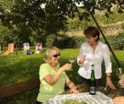 Bauernhof Gästehaus & Winzerhof Bernhard