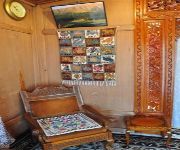 House Boat Goldencrest