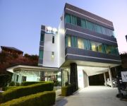 SPRINGFIELD LAKES HOTEL