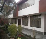 Le Malu Yellow Hostal