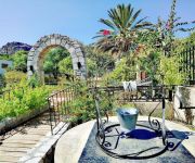 Vlycha Beach Studios & Apartments