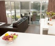 BELLEVUE ON THE LAKES