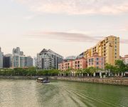 VILLAGE RES ROBERTSON QUAY