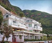 Sealily Lake Side Garden Honeymoon Boutique Hotel