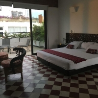 Hotel La Calzada del Santo en Santa Marta en HRS con servicios gratuitos