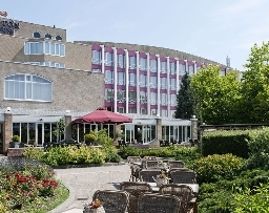 Carlton Oasis Hotel