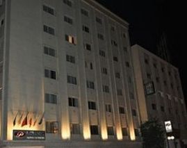 LE PACHA