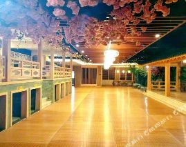 Mystic Stone Hot Spring Swim Hotel