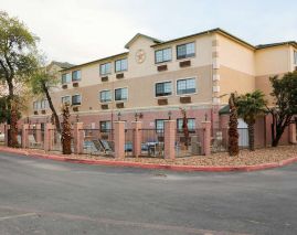 Days Inn & Suites by Wyndham San Antonio North/Stone Oak