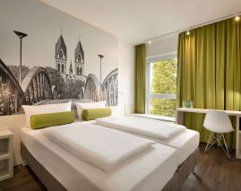 Super 8 by Wyndham Freiburg