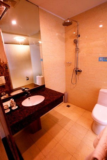 Home Inn Qingdao Beer Square Golden Beach East Changjiang Road（Domestic Only)