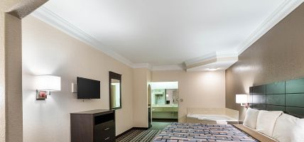 Red Roof Inn & Suites Houston - Humble/ IAH Airport