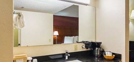 Red Roof Inn & Suites Fayetteville - Fort Bragg