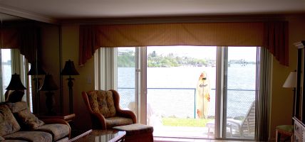 Hotel Palm Beach Waterfront Suites