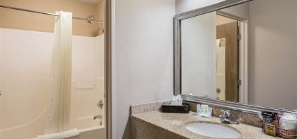 Quality Inn and Suites Lawrence-Univ Area