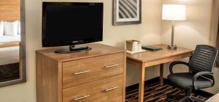 Hotel Quality Suites Lake Wright - Norfolk Airport