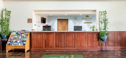 Hotel Quality Suites Kansas City International Airport