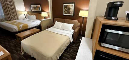 Hotel Quality Suites Near West Acres (Fargo)