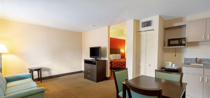 Econo Lodge Inn and Suites (Clearwater)