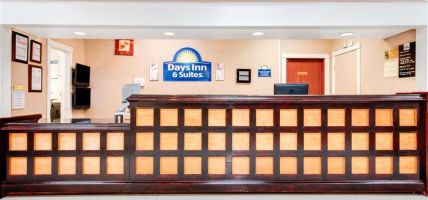 Days Inn & Suites by Wyndham Laredo