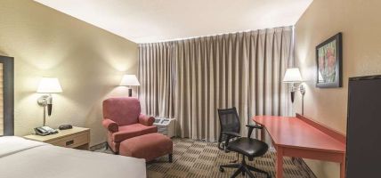 La Quinta Inn & Suites by Wyndham Fairfield NJ