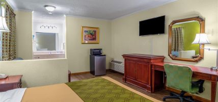 Rodeway Inn and Suites Fort Jackson (Columbia)